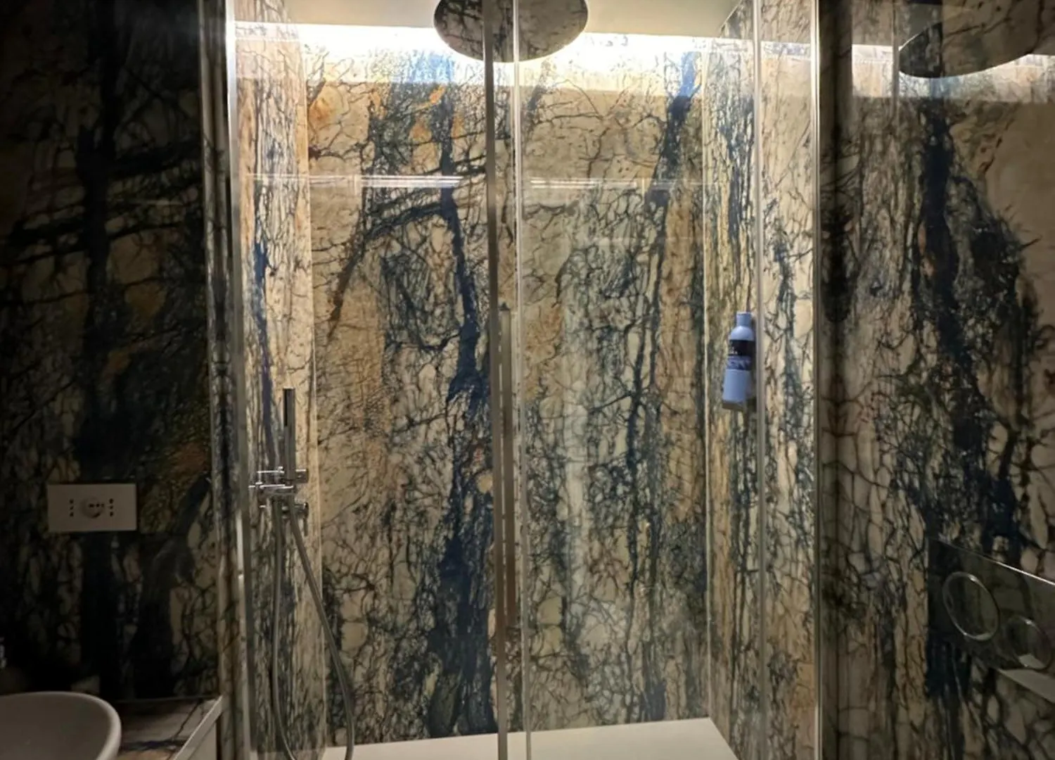Private Apartment With Wi-Fi Milano City Near Duomo Atena 0*,  Italia